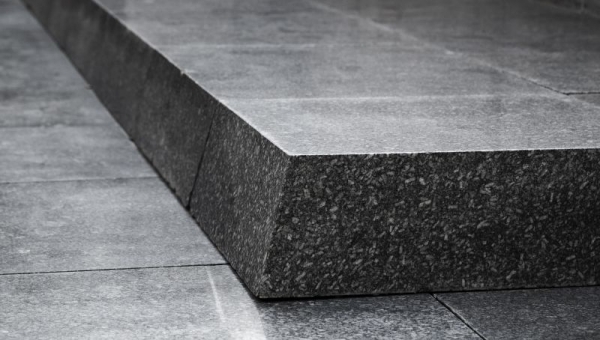 Obalamy mity na temat nagrobków z granitu — sprawdź opinie ekspertów